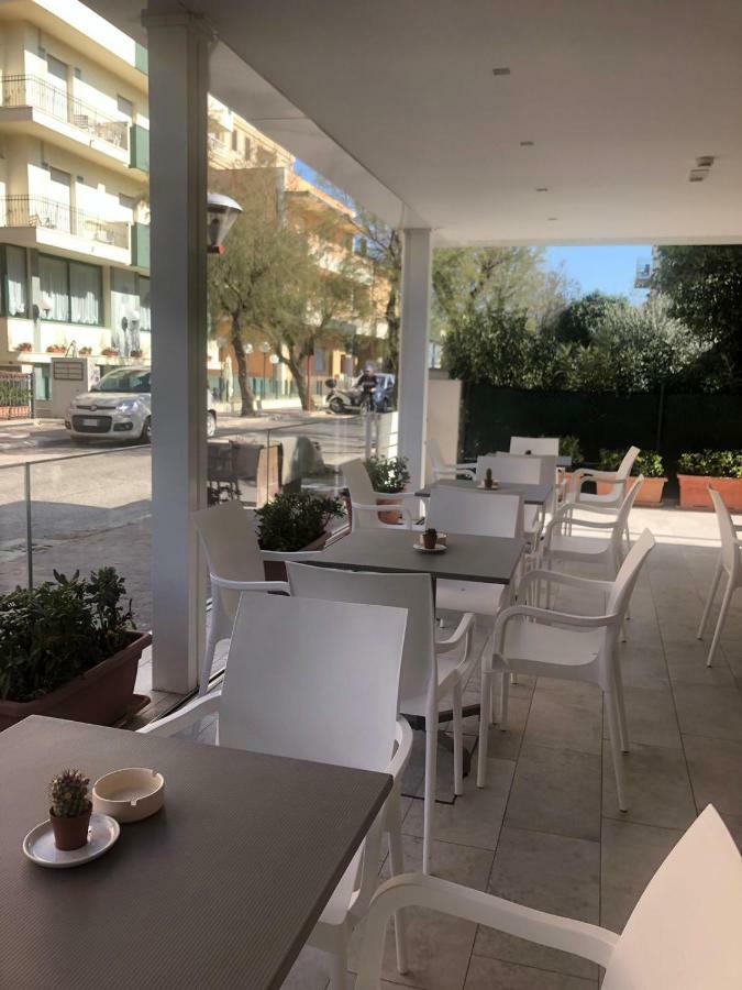 Pensione Elena Misano Adriatico Kültér fotó